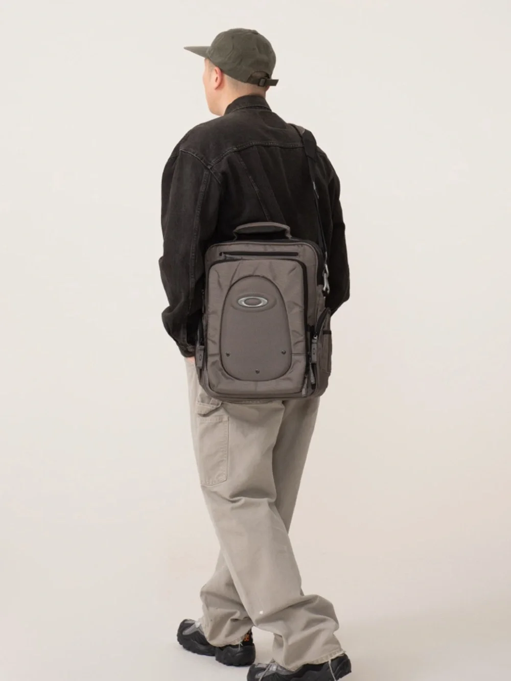 Oakley Tactical Field Gear Vertical Messenger Tech Bag 2.0